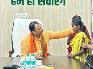 “पापा, मैं ठीक हो जाऊंगी ना?” – दिल की बीमारी से जूझ रही मासूम शांभवी गुरला का सवाल “पापा, मैं ठीक हो जाऊंगी ना?” – दिल की बीमारी से जूझ रही मासूम शांभवी गुरला का सवाल