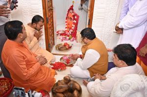 स्कूल शिक्षा मंत्री गजेन्द्र यादव ने धमतरी में माँ विंध्यवासिनी मंदिर में की पूजा-अर्चना स्कूल शिक्षा मंत्री गजेन्द्र यादव ने धमतरी में माँ विंध्यवासिनी मंदिर में की पूजा-अर्चना