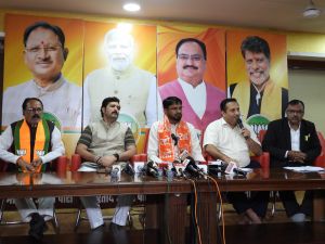 कांग्रेस अब चरित्र हनन की राजनीति पर उतर आई है - राहुल योगराज टिकरिहा कांग्रेस अब चरित्र हनन की राजनीति पर उतर आई है - राहुल योगराज टिकरिहा