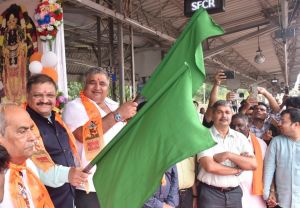 रामलला दर्शन के लिए राजनांदगांव और दुर्ग से 850 तीर्थ यात्रियों का दल रवाना रामलला दर्शन के लिए राजनांदगांव और दुर्ग से 850 तीर्थ यात्रियों का दल रवाना