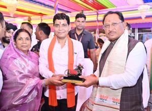 लोकपरंपराएं एवं संस्कृति समाज को जोड़ने का बेहतर माध्यम : मुख्यमंत्री विष्णु देव साय लोकपरंपराएं एवं संस्कृति समाज को जोड़ने का बेहतर माध्यम : मुख्यमंत्री विष्णु देव साय