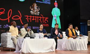 चक्रधर समारोह 2025: काव्य संध्या में गूंजा हास्य, वीर रस और व्यंग्य का संगम चक्रधर समारोह 2025: काव्य संध्या में गूंजा हास्य, वीर रस और व्यंग्य का संगम