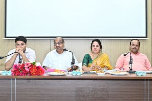 रायपुर उत्तर विधायक पुरंदर मिश्रा ने नगर निगम के कार्यों की समीक्षा कर राजधानी के अनुरूप शहर को सुन्दर स्वच्छ सुविधायुक्त बनाने दिये आवश्यक निर्देश 