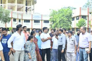 स्कूल शिक्षा मंत्री श्री यादव ने नगर के विभिन्न स्कूलों के माली हालत का जायजा लिया स्कूल शिक्षा मंत्री श्री यादव ने नगर के विभिन्न स्कूलों के माली हालत का जायजा लिया