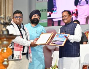 प्रदेश में सौर ऊर्जा के उपभोक्ता ऊर्जा उत्पादक के साथ-साथ बन रहे हैं ऊर्जा दाता : मुख्यमंत्री श्री साय प्रदेश में सौर ऊर्जा के उपभोक्ता ऊर्जा उत्पादक के साथ-साथ बन रहे हैं ऊर्जा दाता : मुख्यमंत्री श्री साय