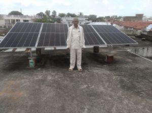 कम खर्च में बेहतर सुविधा मिलने से कृषक बसंत लाल साहू के लिए अत्यंत किफायती एवं फायदेमंद साबित हो रहा है प्रधानमंत्री सूर्य घर मुफ्त बिजली योजना कम खर्च में बेहतर सुविधा मिलने से कृषक बसंत लाल साहू के लिए अत्यंत किफायती एवं फायदेमंद साबित हो रहा है प्रधानमंत्री सूर्य घर मुफ्त बिजली योजना