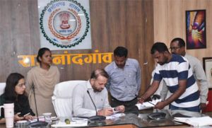 कलेक्टर ने जनदर्शन में पहुंचे जनसामान्य की सुनी शिकायत एवं समस्याएं कलेक्टर ने जनदर्शन में पहुंचे जनसामान्य की सुनी शिकायत एवं समस्याएं