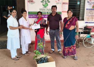 रायपुर जिला प्रशासन का अनूठा प्रयास: नवजात शिशुओं के नाम पर फलदार पौधों का वितरण रायपुर जिला प्रशासन का अनूठा प्रयास: नवजात शिशुओं के नाम पर फलदार पौधों का वितरण