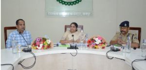 सचिव एवं सह आबकारी आयुक्त ने ली रायपुर जिले के आबकारी अधिकारियों की समीक्षा बैठक सचिव एवं सह आबकारी आयुक्त ने ली रायपुर जिले के आबकारी अधिकारियों की समीक्षा बैठक