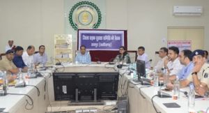 जिला सड़क सुरक्षा समिति की बैठक : यातायात व्यवस्था में सुधार को लेकर कलेक्टर ने दिए निर्देश जिला सड़क सुरक्षा समिति की बैठक : यातायात व्यवस्था में सुधार को लेकर कलेक्टर ने दिए निर्देश