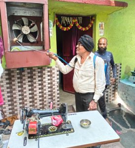 मौसमी बिमारियों की रोकथाम हेतु लगातार दवा छिड़काव जारी मौसमी बिमारियों की रोकथाम हेतु लगातार दवा छिड़काव जारी