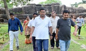 आयुक्त ने जर्जर स्कूलो का निरीक्षण कर आवश्यक संधारण कराने के दिए निर्देश आयुक्त ने जर्जर स्कूलो का निरीक्षण कर आवश्यक संधारण कराने के दिए निर्देश