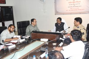 अतिरिक्त मुख्य सचिव श्री मनोज पिंगुआ ने की शासकीय योजनाओं की प्रगति की समीक्षा अतिरिक्त मुख्य सचिव श्री मनोज पिंगुआ ने की शासकीय योजनाओं की प्रगति की समीक्षा