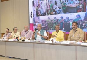 समाज के लोग आगे आकर दिव्यांग बच्चों की मदद करें : बृजमोहन समाज के लोग आगे आकर दिव्यांग बच्चों की मदद करें : बृजमोहन