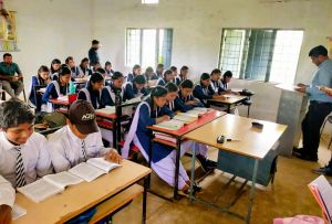 स्कूल एवं महाविद्यालयों में किया गया पुस्तक वाचन स्कूल एवं महाविद्यालयों में किया गया पुस्तक वाचन