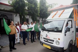 कलेक्टर ने सूर्यघर योजना के प्रचार वाहन को दिखाई हरी झण्डी