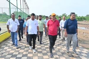 आयुक्त ने अवैध सामाजिक भवन को तोड़ने के दिए निर्देश