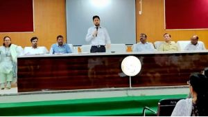  निर्वाचन आयोग के निर्देशों का अक्षर सह पालन करे - कलेक्टर