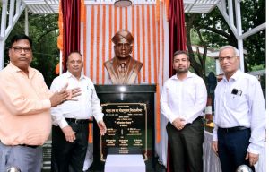 स्टेट पॉवर कंपनी मुख्यालय परिसर में डाॅ. विश्वेश्वरैया की प्रतिमा का अनावरण किया डॉ. रोहित यादव ने स्टेट पॉवर कंपनी मुख्यालय परिसर में डाॅ. विश्वेश्वरैया की प्रतिमा का अनावरण किया डॉ. रोहित यादव ने