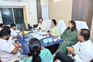 महापौर मीनल चौबे ने जोन 10 में कार्यों की समीक्षा पार्षदो सहित कर दिये आवश्यक निर्देश महापौर मीनल चौबे ने जोन 10 में कार्यों की समीक्षा पार्षदो सहित कर दिये आवश्यक निर्देश