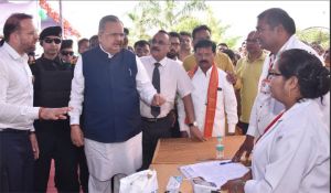 नि:शुल्क वृहद स्वास्थ्य शिविर में गंभीर बीमारी के मरीजों का इलाज कर चिकित्सकों ने की अमूल्य सेवा : डॉ. रमन सिंह नि:शुल्क वृहद स्वास्थ्य शिविर में गंभीर बीमारी के मरीजों का इलाज कर चिकित्सकों ने की अमूल्य सेवा : डॉ. रमन सिंह