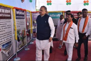 विधानसभा अध्यक्ष ने प्रधानमंत्री के जीवन पर आधारित जनसंपर्क विभाग की फोटो प्रदर्शनी का किया अवलोकन विधानसभा अध्यक्ष ने प्रधानमंत्री के जीवन पर आधारित जनसंपर्क विभाग की फोटो प्रदर्शनी का किया अवलोकन