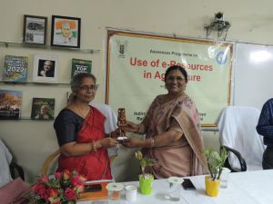 नेहरू पुस्तकालय इंदिरा गाँधी कृषि विश्वविद्यालय, रायपुर में हिंदी पखवाड़ा मनाया गया नेहरू पुस्तकालय इंदिरा गाँधी कृषि विश्वविद्यालय, रायपुर में हिंदी पखवाड़ा मनाया गया