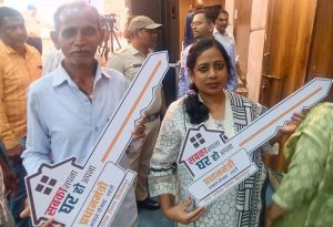 पक्का आशियाना मिलने से खिले चेहरे पक्का आशियाना मिलने से खिले चेहरे