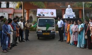 कलेक्टर श्री लंगेह ने सुपोषण रथ को हरी झंडी दिखाकर किया रवाना कलेक्टर श्री लंगेह ने सुपोषण रथ को हरी झंडी दिखाकर किया रवाना