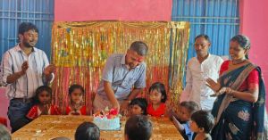 “प्रोजेक्ट आओ बांटे खुशियां“ के तहत शासकीय कर्मचारियों ने जन्मदिन पर बच्चों के संग साझा की खुशियां “प्रोजेक्ट आओ बांटे खुशियां“ के तहत शासकीय कर्मचारियों ने जन्मदिन पर बच्चों के संग साझा की खुशियां