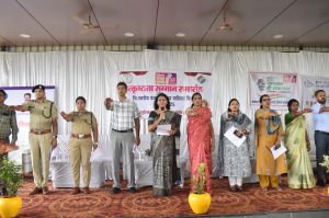 हमारे अधिकारी-कर्मचारियों के निष्ठा एवं प्रतिबद्धता के फलस्वरूप बालोद जिला प्रत्येक क्षेत्रों में अग्रणी: कलेक्टर मिश्रा हमारे अधिकारी-कर्मचारियों के निष्ठा एवं प्रतिबद्धता के फलस्वरूप बालोद जिला प्रत्येक क्षेत्रों में अग्रणी: कलेक्टर मिश्रा