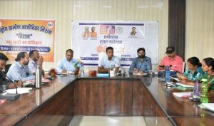 सीईओ जिला पंचायत ने पशु सखियों एवं बिहान के दीदियों के साथ सुना ’दीदी के गोठ’ रेडियो प्रसारण कार्यक्रम सीईओ जिला पंचायत ने पशु सखियों एवं बिहान के दीदियों के साथ सुना ’दीदी के गोठ’ रेडियो प्रसारण कार्यक्रम