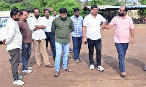 आयुक्त ने स्कूल एवं निर्माणाधीन नाली का किया निरीक्षण आयुक्त ने स्कूल एवं निर्माणाधीन नाली का किया निरीक्षण