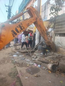 अवैध ठेले साइनेज बोर्ड जप्ती करने अस्थायी शेड हटाने की कार्यवाही कर 12 दुकानदारो पर 13500 रू. ई चालान किया अवैध ठेले साइनेज बोर्ड जप्ती करने अस्थायी शेड हटाने की कार्यवाही कर 12 दुकानदारो पर 13500 रू. ई चालान किया