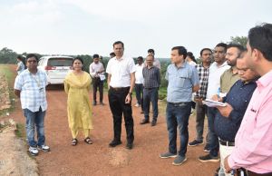 संभाग आयुक्त राठौर ने खरखरा जलाशय में जलभराव की स्थिति एवं ग्राम कोटेरा में नल जल योजना अंतर्गत निर्माणाधीन फिल्टर प्लांट का किया निरीक्षण संभाग आयुक्त राठौर ने खरखरा जलाशय में जलभराव की स्थिति एवं ग्राम कोटेरा में नल जल योजना अंतर्गत निर्माणाधीन फिल्टर प्लांट का किया निरीक्षण