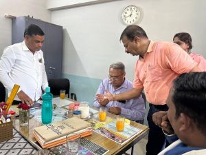 छत्तीसगढ़ राज्य खाद्य आयोग के अध्यक्ष संदीप शर्मा एवं सदस्य राजेश महिलांग ने किया जिले के शासकीय उचित मूल्य की दुकानों, छात्रावासों, स्कूलों में मध्यान्ह भोजन एवं आंगनबाड़ी केन्द्र का निरीक्षण छत्तीसगढ़ राज्य खाद्य आयोग के अध्यक्ष संदीप शर्मा एवं सदस्य राजेश महिलांग ने किया जिले के शासकीय उचित मूल्य की दुकानों, छात्रावासों, स्कूलों में मध्यान्ह भोजन एवं आंगनबाड़ी केन्द्र का निरीक्षण