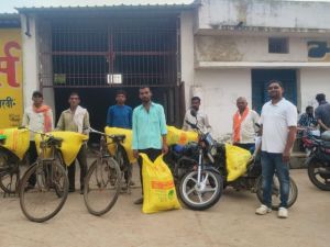 शासकीय दर पर किया गया यूरिया का वितरण शासकीय दर पर किया गया यूरिया का वितरण