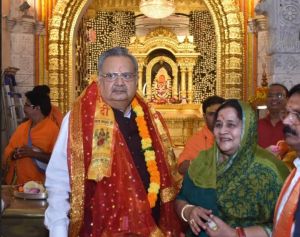 विधानसभा अध्यक्ष डॉ. रमन सिंह ने माँ बम्लेश्वरी मंदिर पहुंचकर पूजा-अर्चना की विधानसभा अध्यक्ष डॉ. रमन सिंह ने माँ बम्लेश्वरी मंदिर पहुंचकर पूजा-अर्चना की