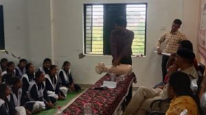 प्रोजेक्ट सुरक्षा के तहत छात्रों एवं कर्मचारियों को मिला जीवनरक्षक प्रशिक्षण प्रोजेक्ट सुरक्षा के तहत छात्रों एवं कर्मचारियों को मिला जीवनरक्षक प्रशिक्षण