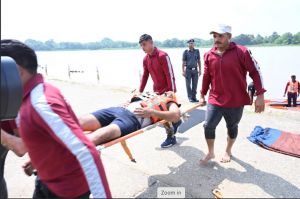 बाढ़ एवं गैस रिसाव जैसी आपदाओं से निपटने मॉकड्रिल का आयोजन बाढ़ एवं गैस रिसाव जैसी आपदाओं से निपटने मॉकड्रिल का आयोजन