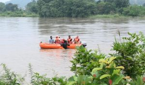 बाढ़ से निपटने जिले में सफलतापूर्वक किया गया मॉक ड्रिल अभ्यास बाढ़ से निपटने जिले में सफलतापूर्वक किया गया मॉक ड्रिल अभ्यास