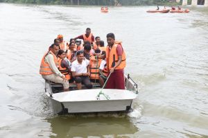 शिवनाथ नदी में बाढ़ बचाव प्रशिक्षण के लिए मॉकड्रिल का आयोजन शिवनाथ नदी में बाढ़ बचाव प्रशिक्षण के लिए मॉकड्रिल का आयोजन
