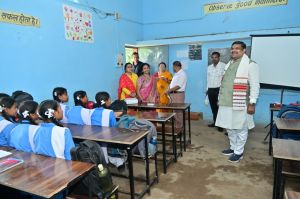 शिक्षा मंत्री गजेन्द्र यादव ने दुर्ग जिले के स्कूलों का औचक निरीक्षण किया शिक्षा मंत्री गजेन्द्र यादव ने दुर्ग जिले के स्कूलों का औचक निरीक्षण किया