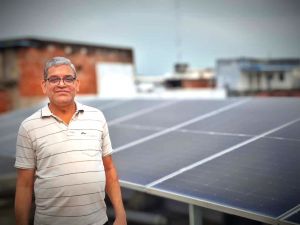 प्रधानमंत्री सूर्य घर मुफ्त बिजली योजना से बालोद के व्यवसायी मनीष कोठारी को मिली बड़ी राहत प्रधानमंत्री सूर्य घर मुफ्त बिजली योजना से बालोद के व्यवसायी मनीष कोठारी को मिली बड़ी राहत