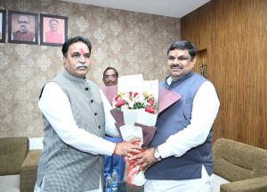 विधायक राजेश मूणत ने शिक्षा मंत्री गजेंद्र यादव से की मुलाकात विधायक राजेश मूणत ने शिक्षा मंत्री गजेंद्र यादव से की मुलाकात