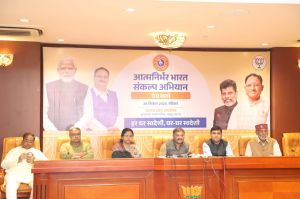  स्वदेशी अपनाना है भारत को विकसित और आत्मनिर्भर बनाना है : संतोष पांडेय