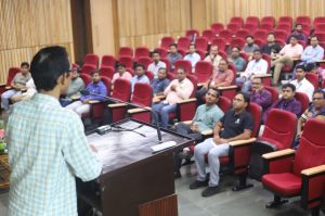  आईआईटी भिलाई में एसईसीआर तकनीशियनों ने सीखी इलेक्ट्रिक लोकोमोटिव रखरखाव की उन्नत तकनीकें 