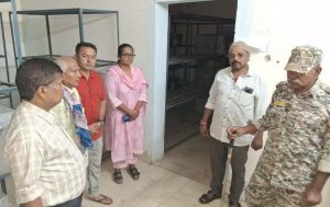 कलेक्टर ने किया वेयरहाउस का निरीक्षण, राजनैतिक दल के प्रतिनिधि रहें मौजूद कलेक्टर ने किया वेयरहाउस का निरीक्षण, राजनैतिक दल के प्रतिनिधि रहें मौजूद