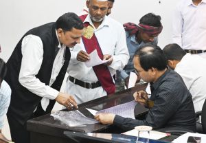 कलेक्टर ने सुनी लोगों की समस्याएं, आवश्यक कार्यवाही के दिए निर्देश कलेक्टर ने सुनी लोगों की समस्याएं, आवश्यक कार्यवाही के दिए निर्देश