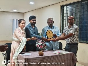 निगम राजस्व उप निरीक्षक श्री पुरुषोत्तम यदु नगर निगम को निरंतर 32 वर्ष सेवा देने उपरांत सेवानिवृत्त होने पर निगम जोन 6कार्यालय में किये गए सम्मानित निगम राजस्व उप निरीक्षक श्री पुरुषोत्तम यदु नगर निगम को निरंतर 32 वर्ष सेवा देने उपरांत सेवानिवृत्त होने पर निगम जोन 6कार्यालय में किये गए सम्मानित